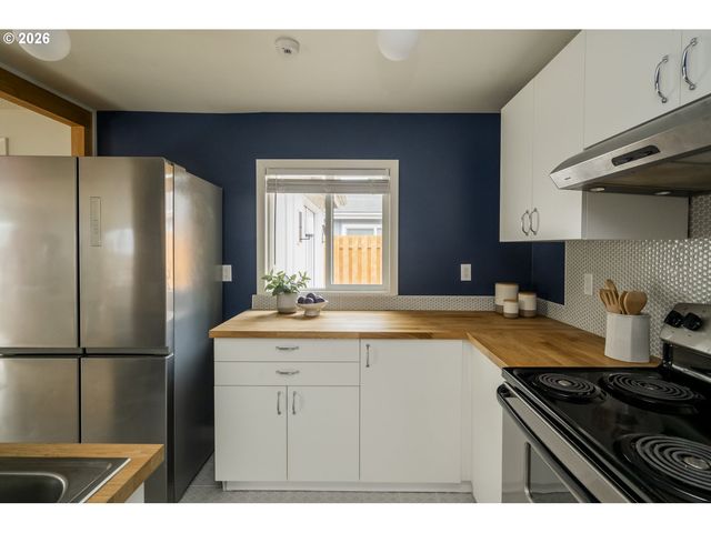 6135 Se LAMBERT St, Portland, OR 97206