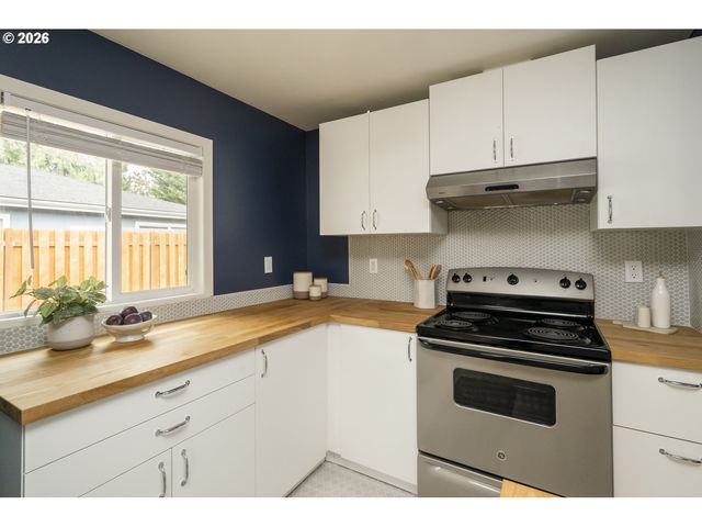 6135 Se LAMBERT St, Portland, OR 97206