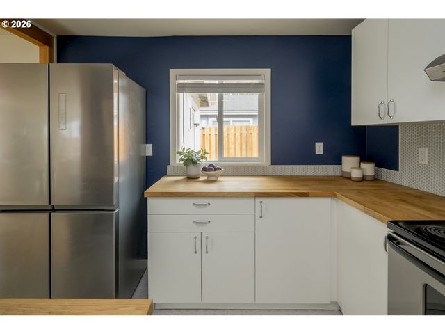 6135 Se LAMBERT St, Portland, OR 97206