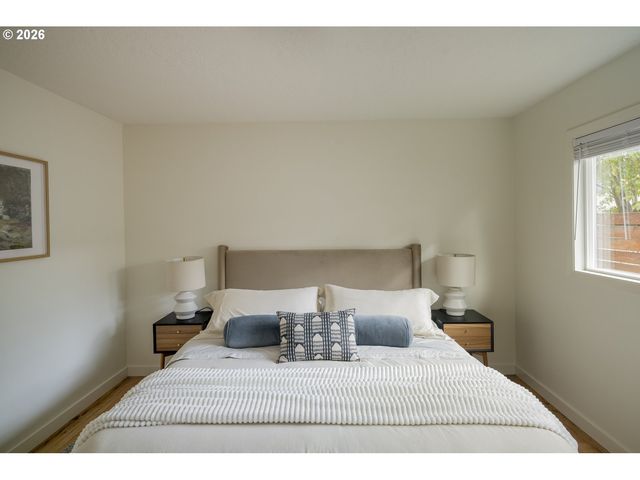 6135 Se LAMBERT St, Portland, OR 97206