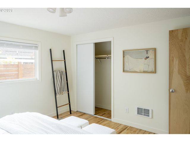 6135 Se LAMBERT St, Portland, OR 97206