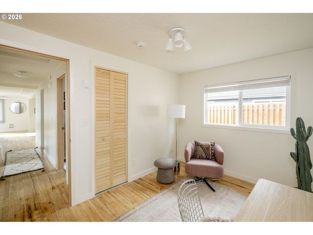6135 Se LAMBERT St, Portland, OR 97206