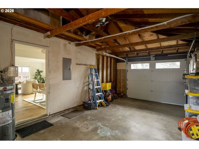 6135 Se LAMBERT St, Portland, OR 97206
