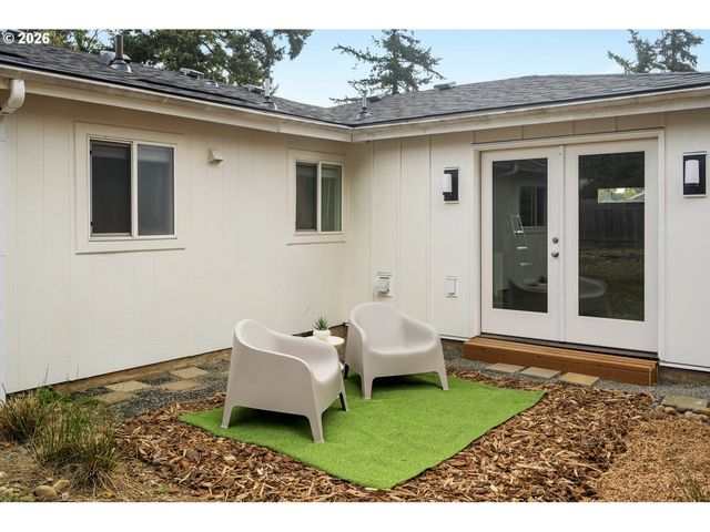 6135 Se LAMBERT St, Portland, OR 97206