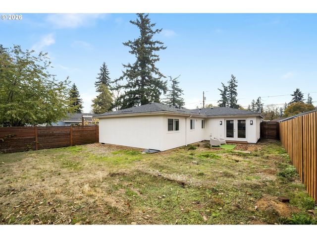 6135 Se LAMBERT St, Portland, OR 97206