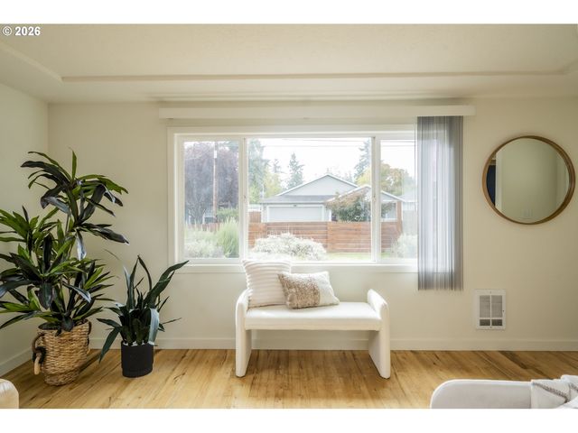 6135 Se LAMBERT St, Portland, OR 97206