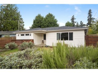 6135 Se LAMBERT St, Portland, OR 97206