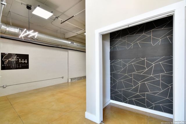 3363 E Commerce St Unit 144, San Antonio, TX 78220
