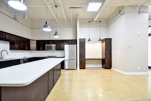 3363 E Commerce St Unit 144, San Antonio, TX 78220