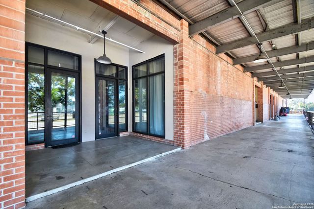 3363 E Commerce St Unit 144, San Antonio, TX 78220