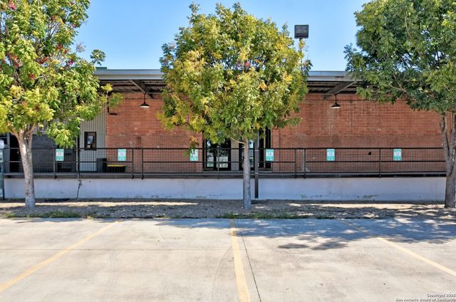 3363 E Commerce St Unit 144, San Antonio, TX 78220