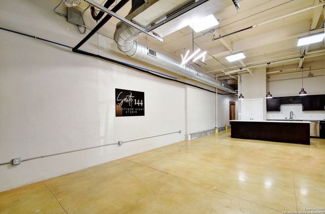 3363 E Commerce St Unit 144, San Antonio, TX 78220