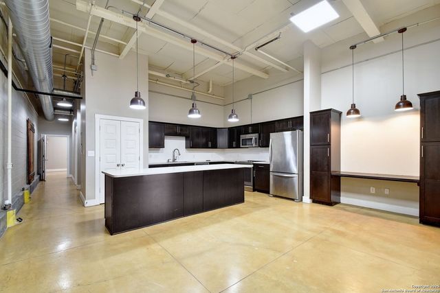 3363 E Commerce St Unit 144, San Antonio, TX 78220