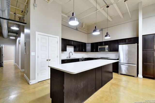 3363 E Commerce St Unit 144, San Antonio, TX 78220