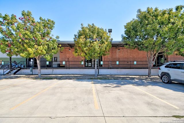 3363 E Commerce St Unit 144, San Antonio, TX 78220