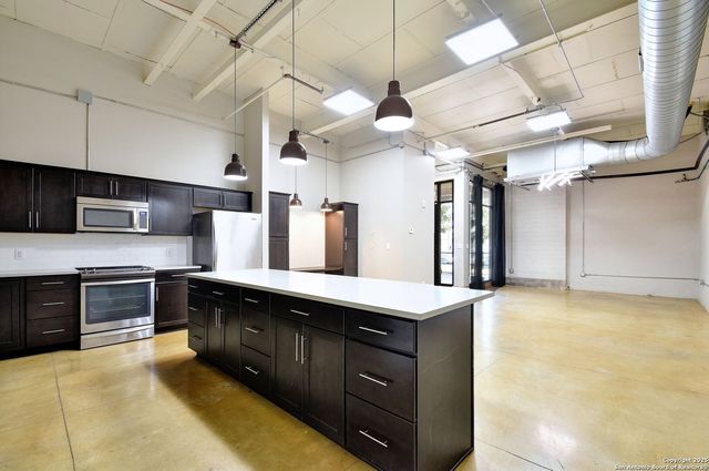 3363 E Commerce St Unit 144, San Antonio, TX 78220