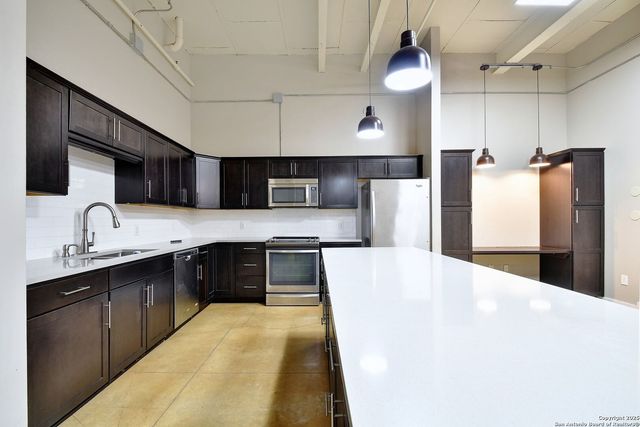 3363 E Commerce St Unit 144, San Antonio, TX 78220