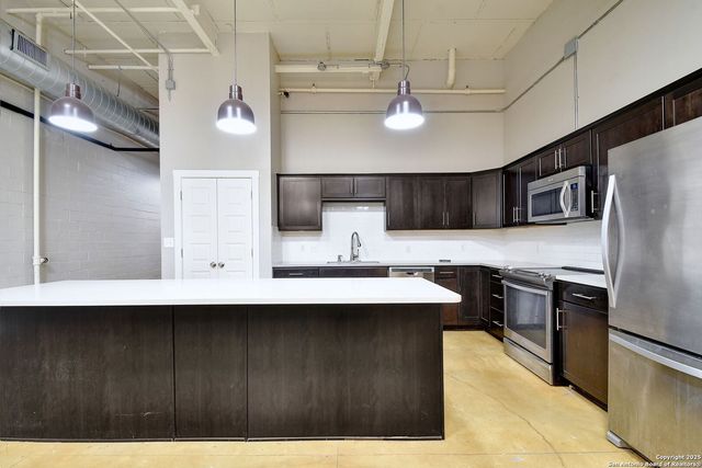 3363 E Commerce St Unit 144, San Antonio, TX 78220