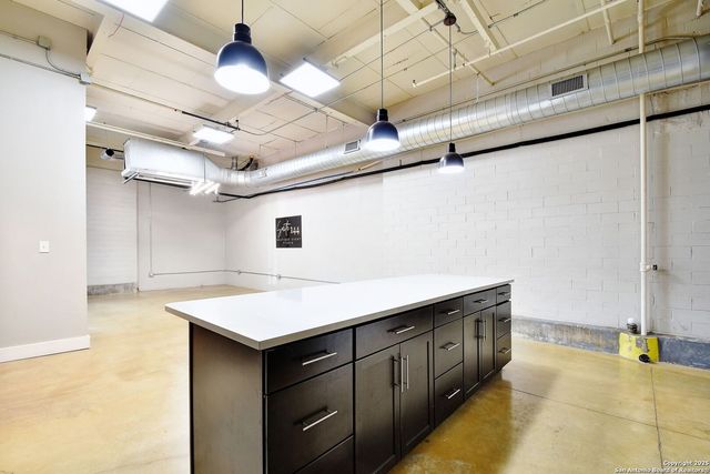 3363 E Commerce St Unit 144, San Antonio, TX 78220