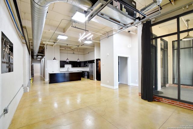 3363 E Commerce St Unit 144, San Antonio, TX 78220