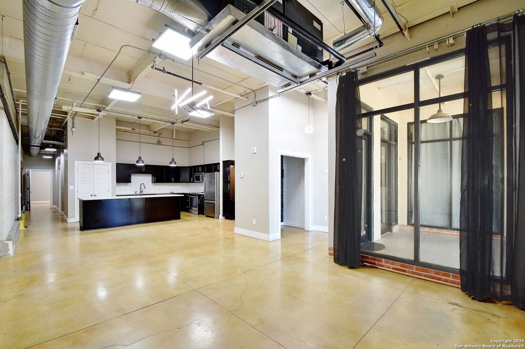 3363 E Commerce St Unit 144, San Antonio, TX 78220