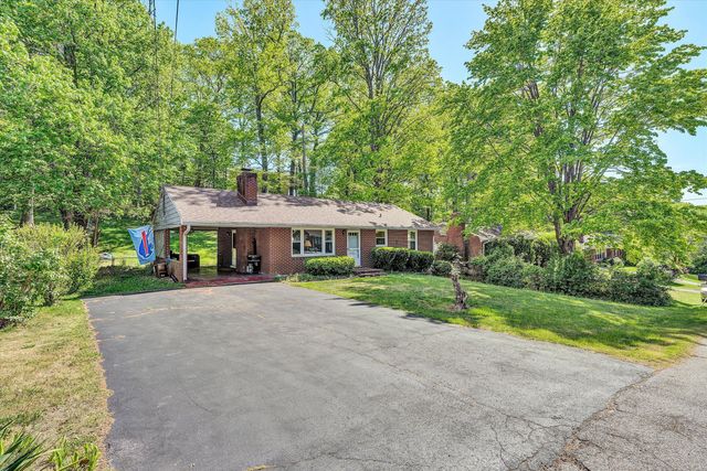 5128 Youngwood DR, Roanoke, VA 24017