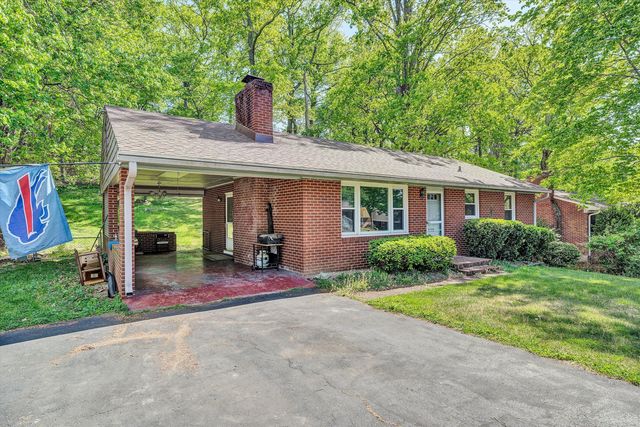 5128 Youngwood DR, Roanoke, VA 24017