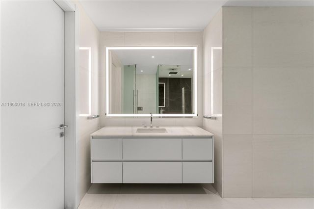 300 BISCAYNE BLVD WAY 2009, Miami, FL 33131