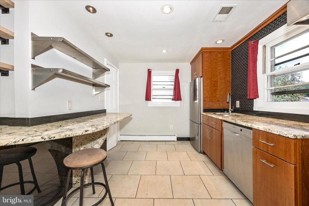Image 10 of property listing at 17 THIRTEENTH ST, Frederick, MD 21701
