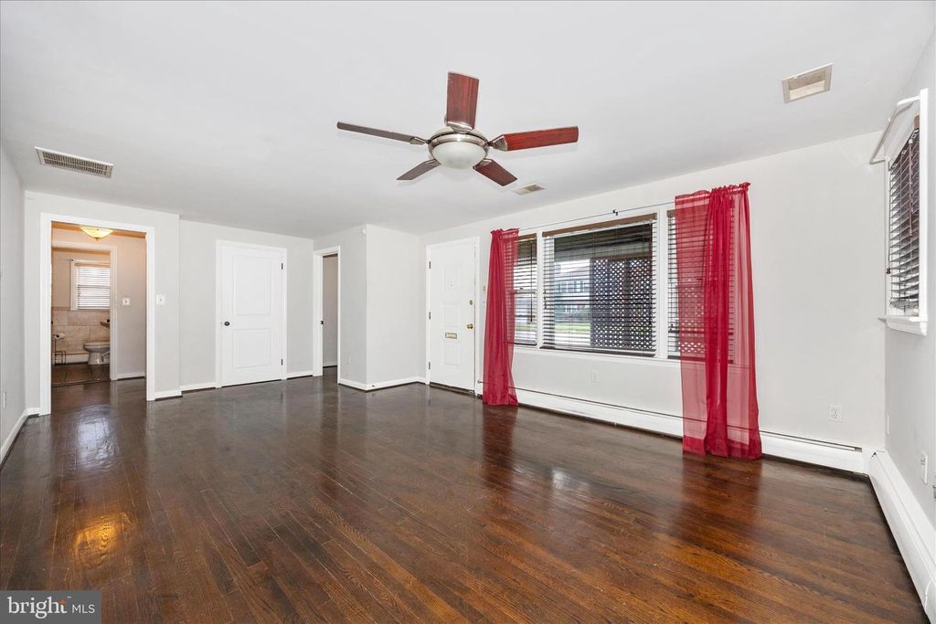 Image 6 of property listing at 17 THIRTEENTH ST, Frederick, MD 21701