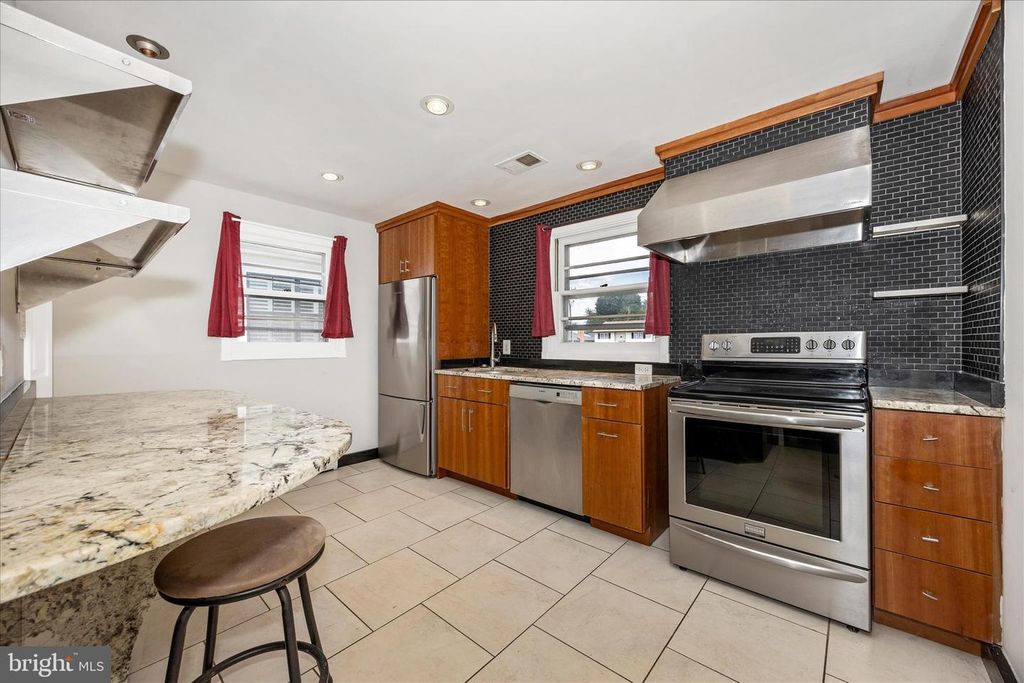Image 9 of property listing at 17 THIRTEENTH ST, Frederick, MD 21701