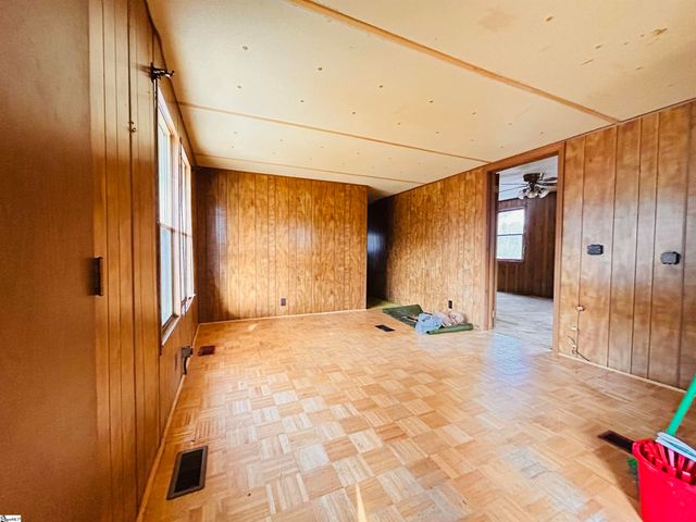 822 Ranch Road, Laurens, SC 29360