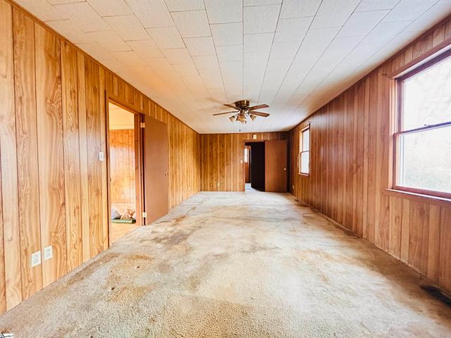 822 Ranch Road, Laurens, SC 29360