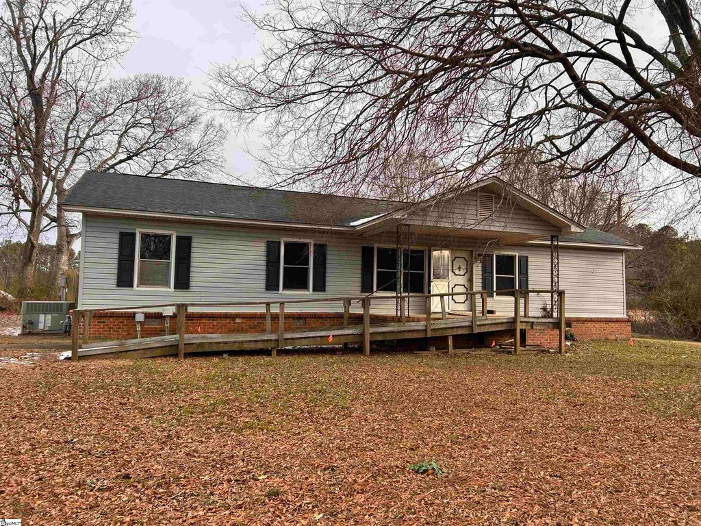 822 Ranch Road, Laurens, SC 29360