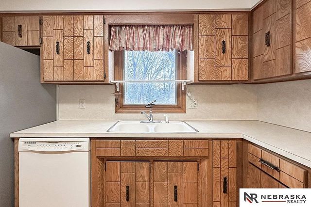 1727 N 123rd Street, Omaha, NE 68154