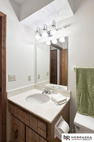 1727 N 123rd Street, Omaha, NE 68154