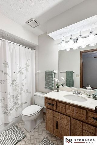 1727 N 123rd Street, Omaha, NE 68154