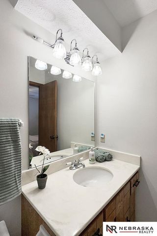 1727 N 123rd Street, Omaha, NE 68154