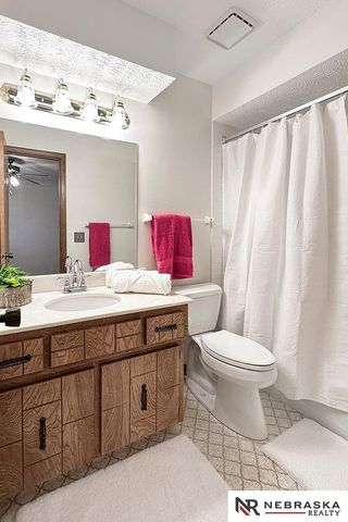 1727 N 123rd Street, Omaha, NE 68154