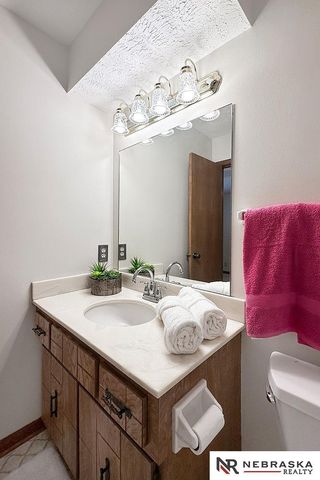 1727 N 123rd Street, Omaha, NE 68154