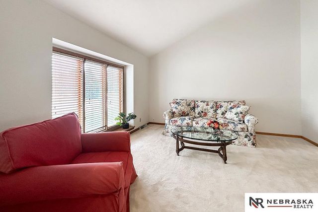 1727 N 123rd Street, Omaha, NE 68154