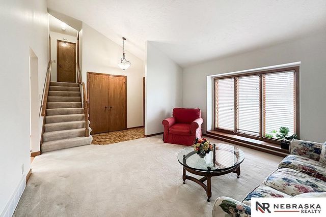 1727 N 123rd Street, Omaha, NE 68154