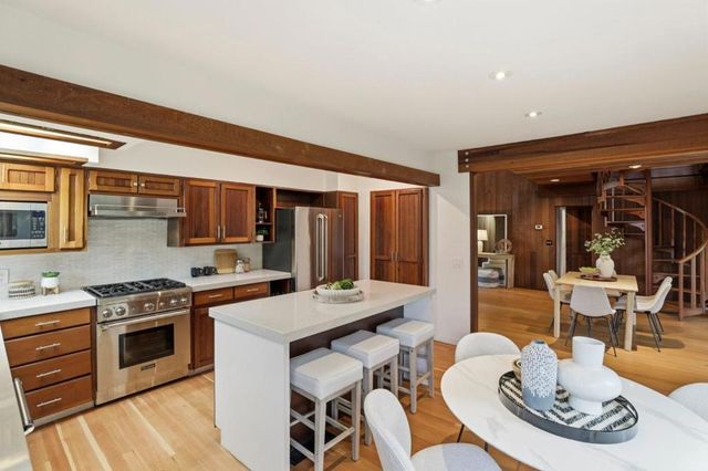 16 Tynan Way, Portola Valley, CA 94028