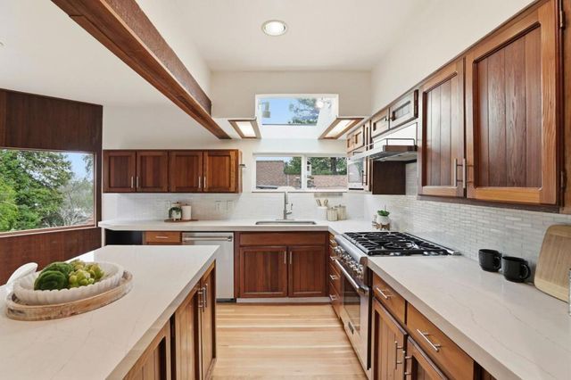 16 Tynan Way, Portola Valley, CA 94028