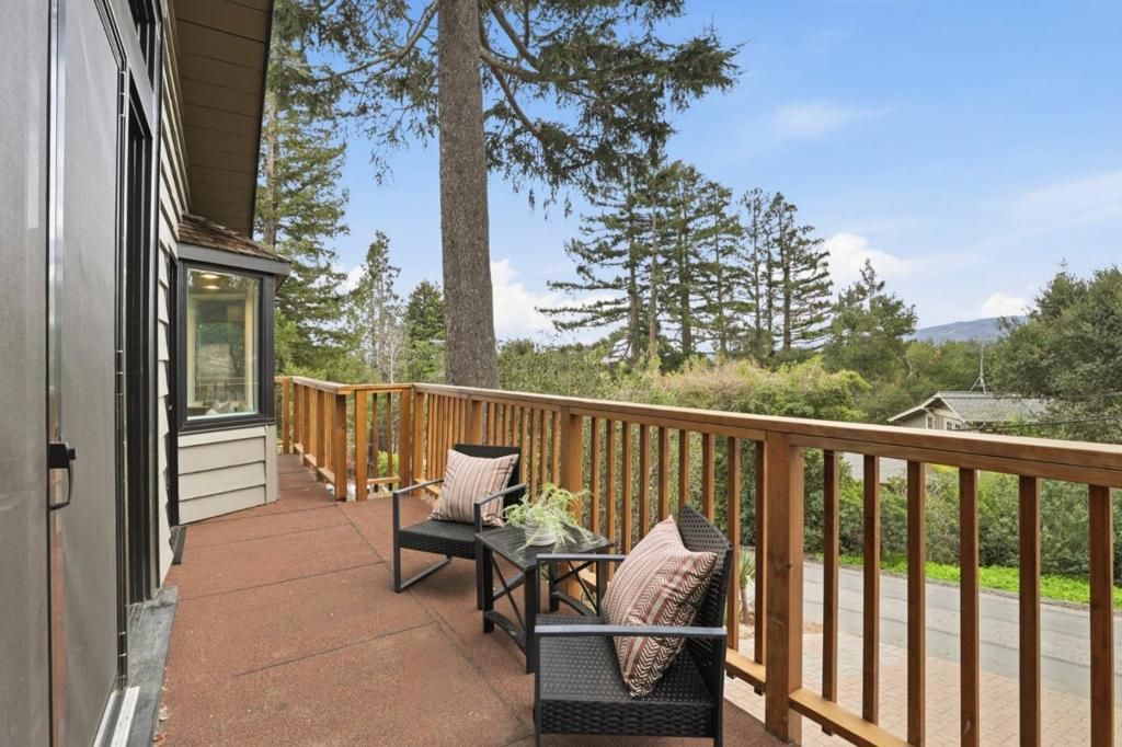 Image 10 of property listing at 16 Tynan Way, Portola Valley, CA 94028