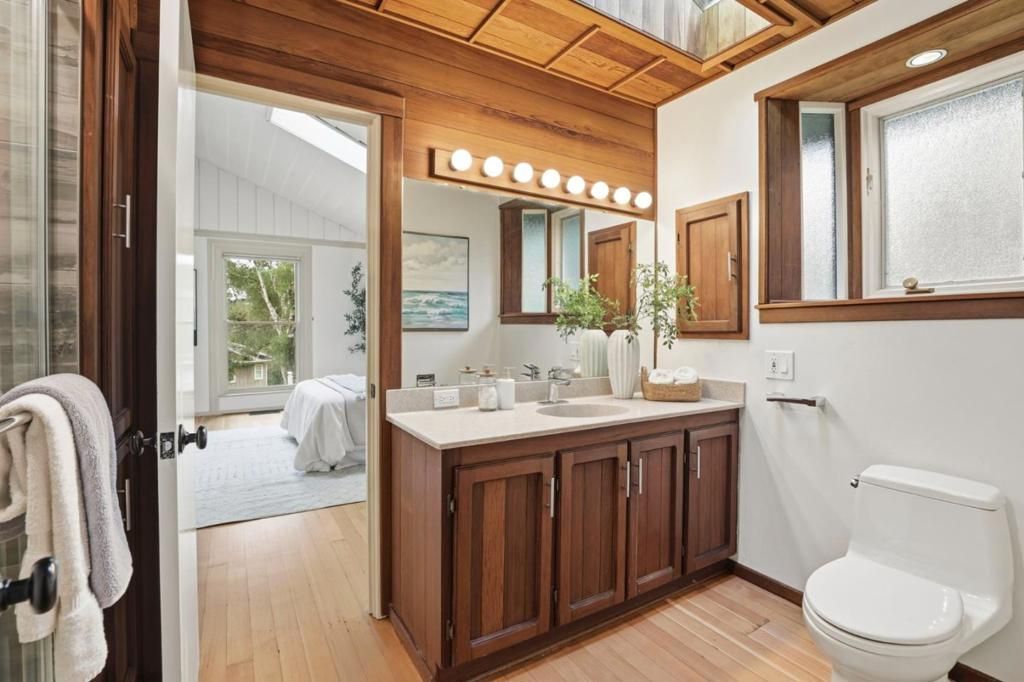 Image 19 of property listing at 16 Tynan Way, Portola Valley, CA 94028