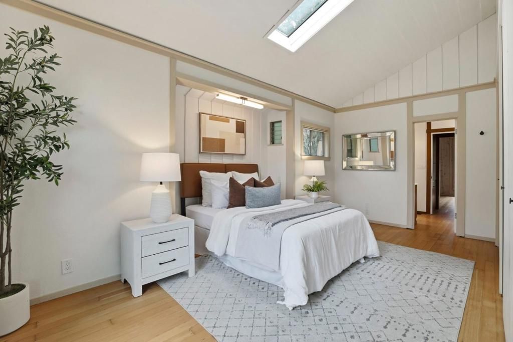 Image 22 of property listing at 16 Tynan Way, Portola Valley, CA 94028