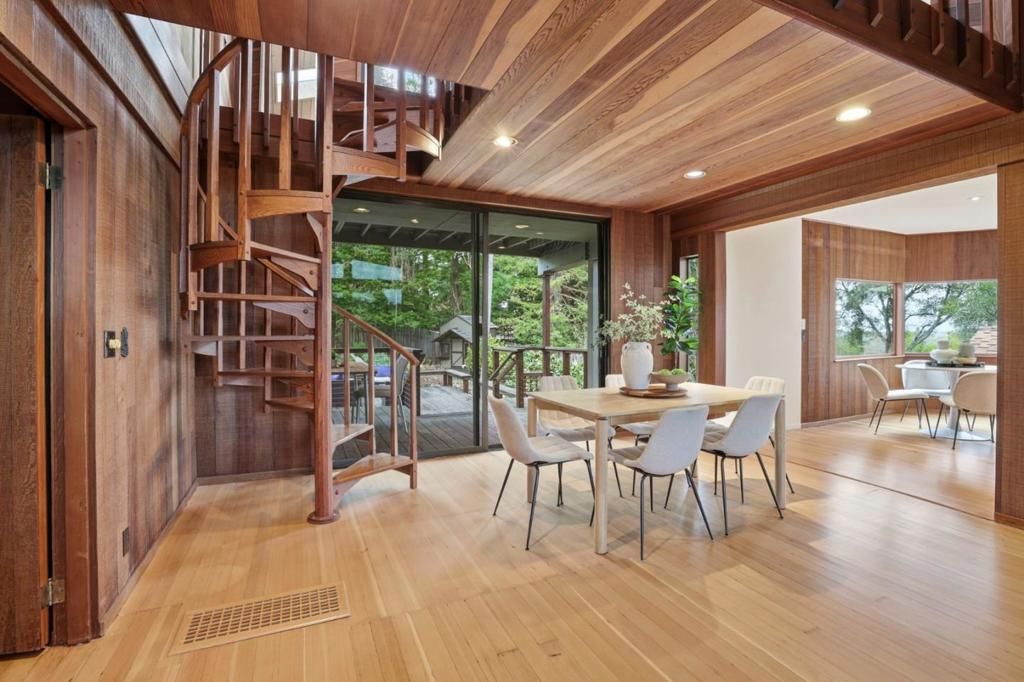 Image 32 of property listing at 16 Tynan Way, Portola Valley, CA 94028