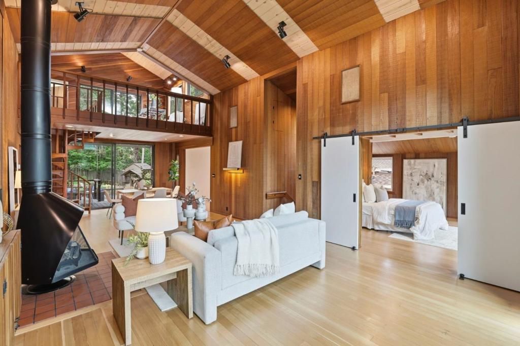 Image 34 of property listing at 16 Tynan Way, Portola Valley, CA 94028