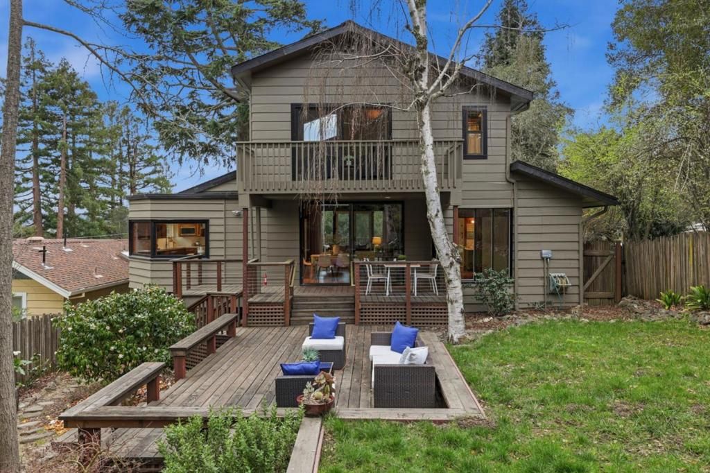 Image 6 of property listing at 16 Tynan Way, Portola Valley, CA 94028